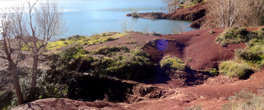 lakeside salagou lake