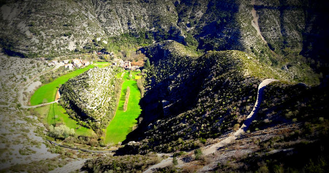 cirque de navacelles et son village medieval