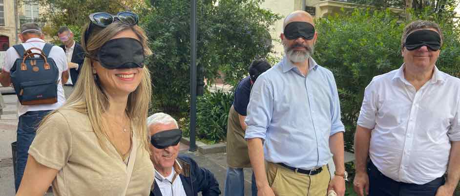 Dégustation produit terroir lors city raid centre ville Montpellier