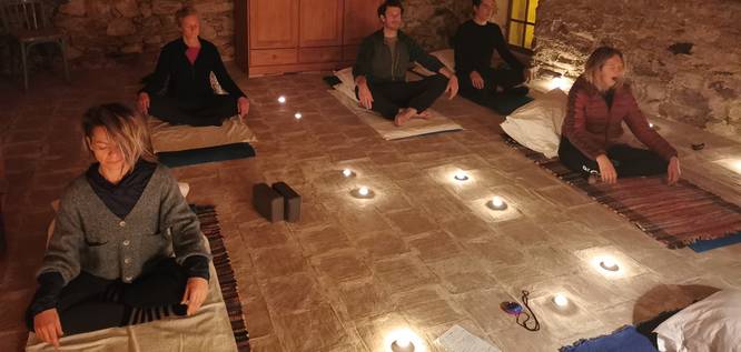 session nocturne detente et yoga dans un gite authentique