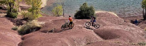 Visite du lac su salagou et ses terres rouges en VTT